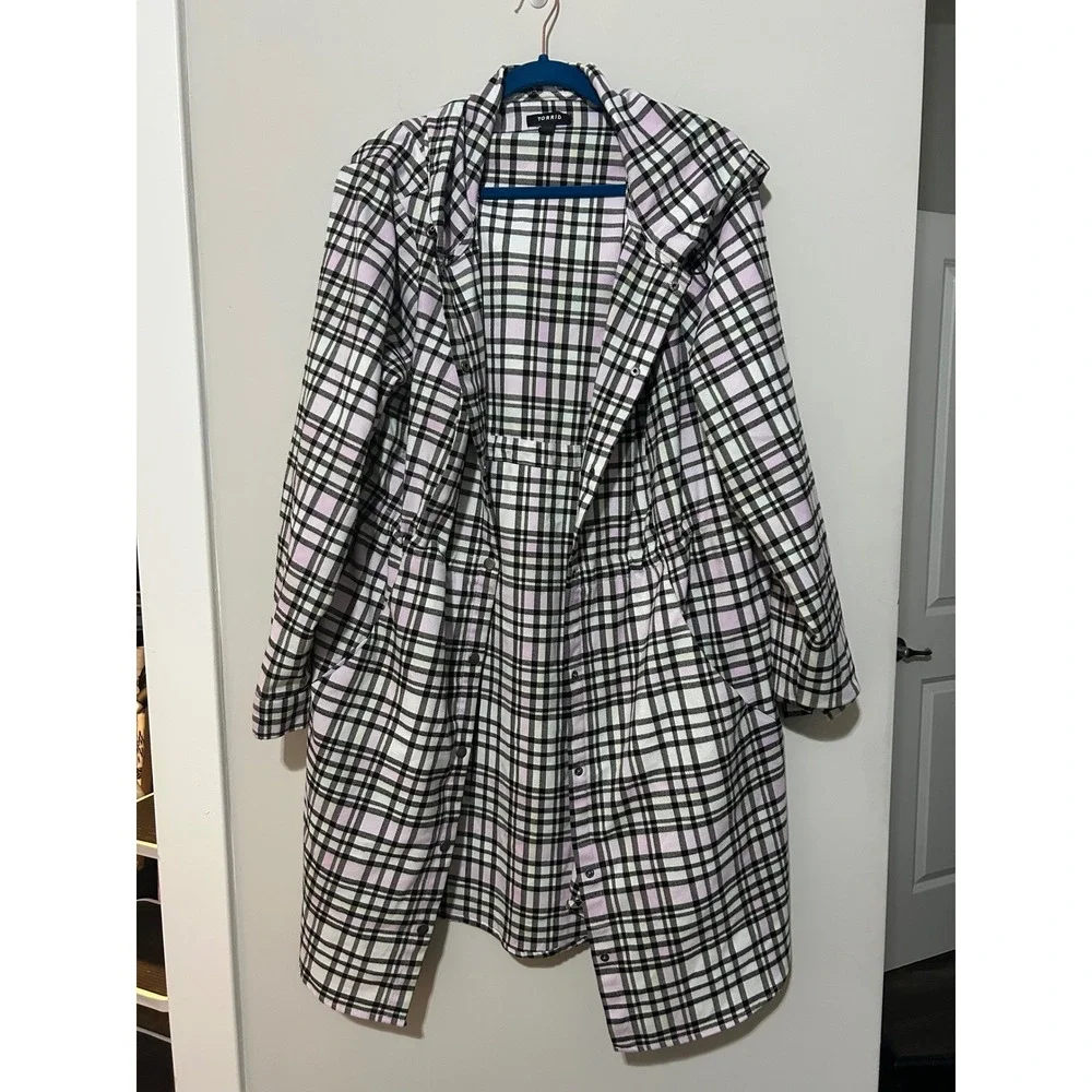 Torrid Plaid‎ Hooded Shirt Jacket White Pink Black Snap Front Plus Size